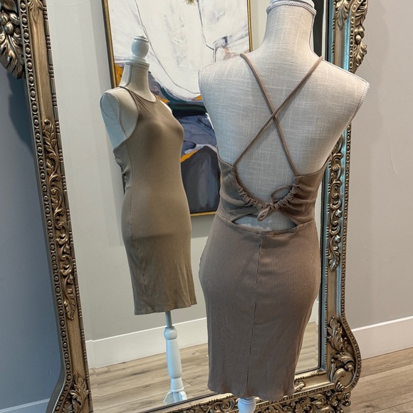 H&M Beige Ribbed Backless Dress - Picture 2 of 4